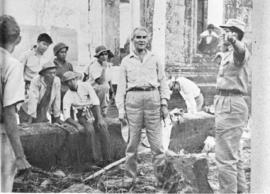 อาจารย์ศิลป์ พีระศรี ไปเยี่ยมลูกศิษย์ที่ไปสำรวจและบรูณะปราสาทหินเขาพระวิหาร